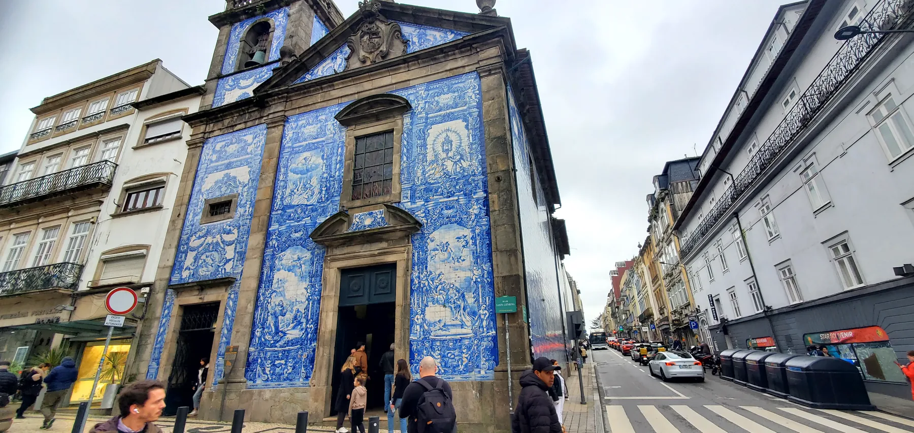 The blue-and-white azulejo facade of the Capela das Almas in Porto